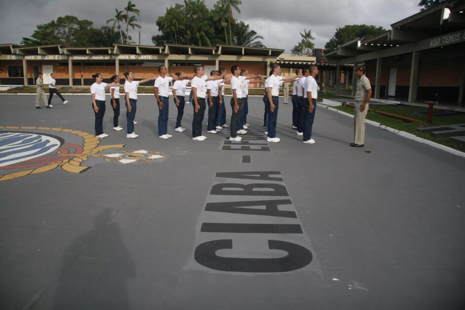 O CIABA está com inscrições abertas para seu processo seletivo para jovens que sonham em entrar nas Forças Armadas. Os salários podem variar de R$ 700 a R$ 3,5 mil