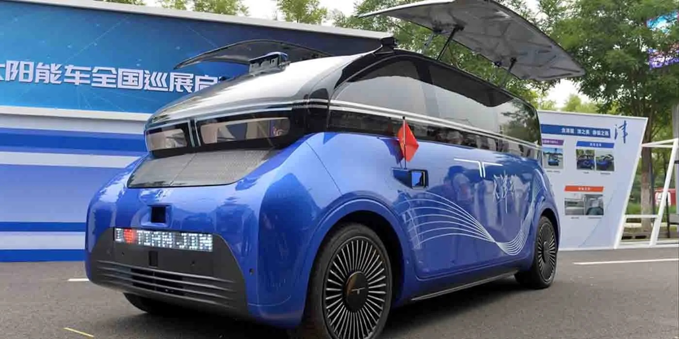 Batizado de ‘Tianjin’, o primeiro carro da China movido 100% a energia solar chegará ao mercado em breve. Acompanhe