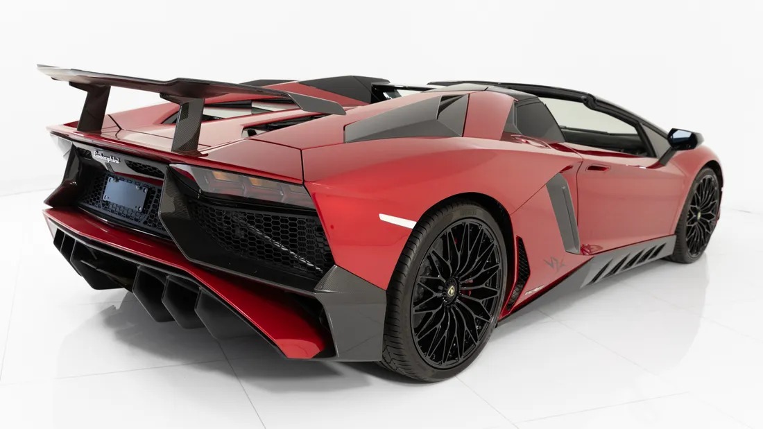 Leilão Lamborghini Aventador SV Roadster 2017