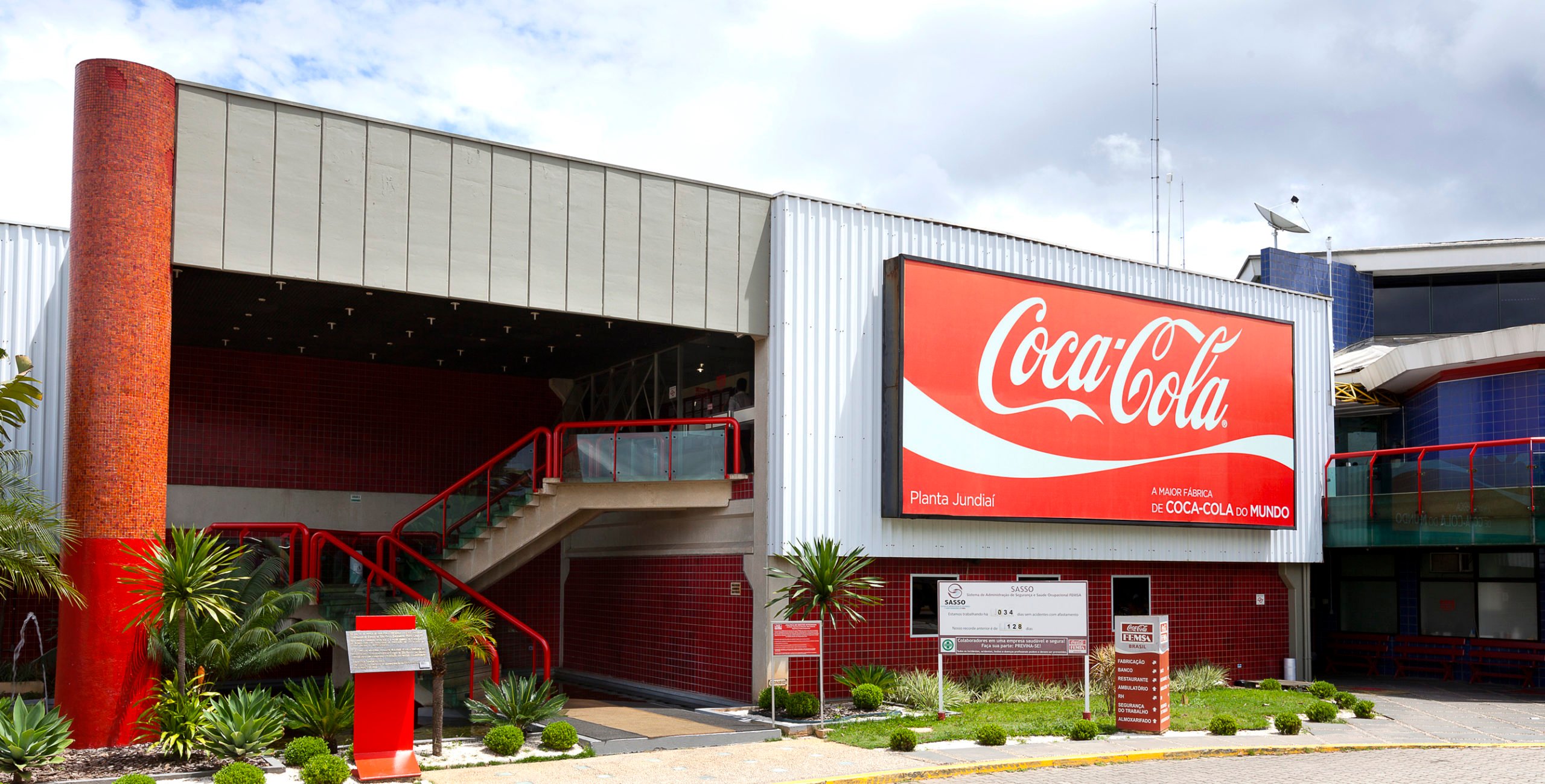 Companhia Coca-Cola abre inscrições para programa de estágio 2024 em vários estados do Brasil, não perca!